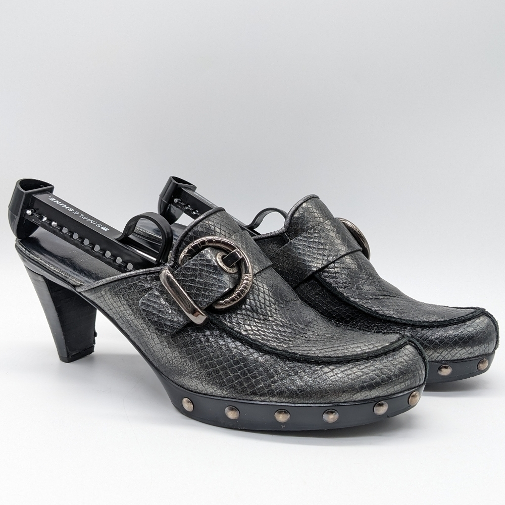 Stuart Weitzman black snakeskin pattern mule slip on heel 9.5